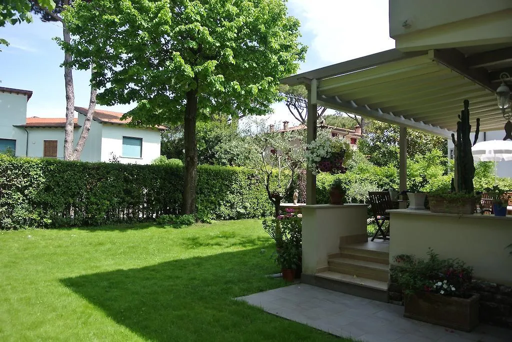 Casa Grischuna B&B Lido di Camaiore 0*,  Italy